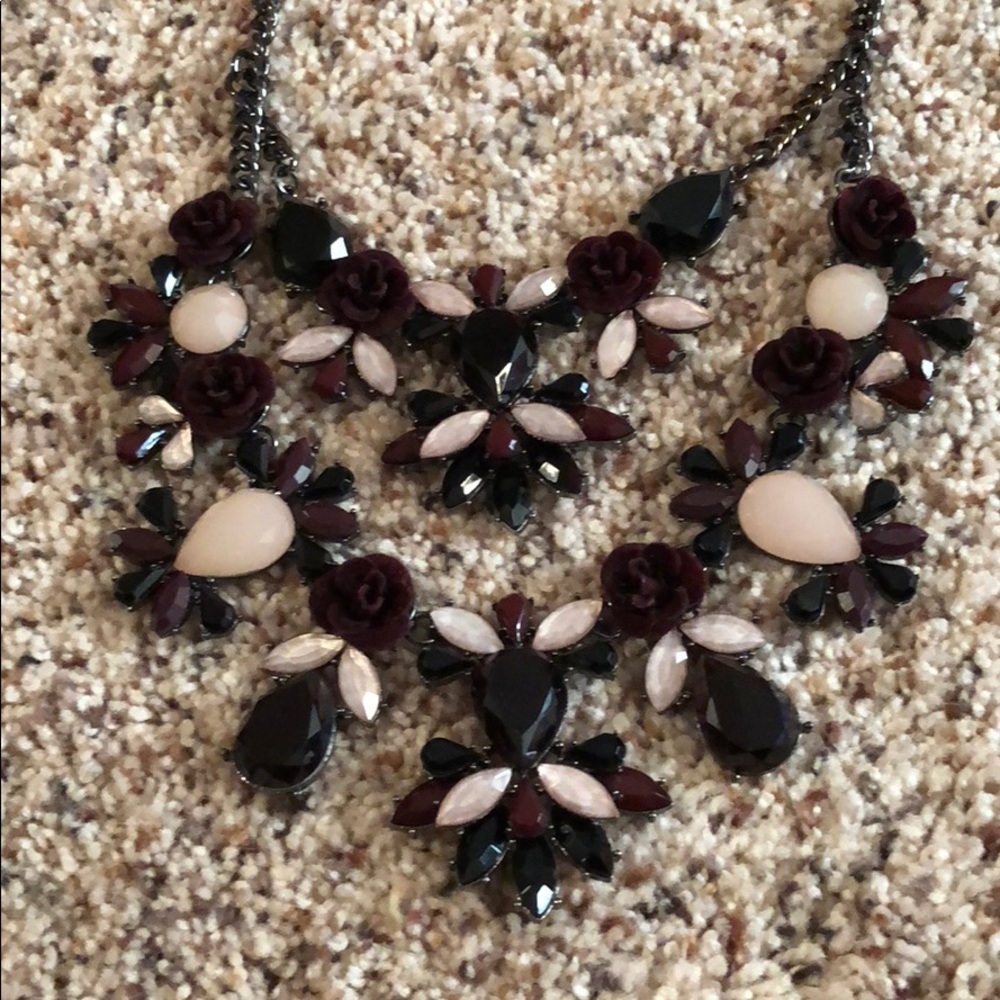 Beautiful STATEMENT NECKLACE!